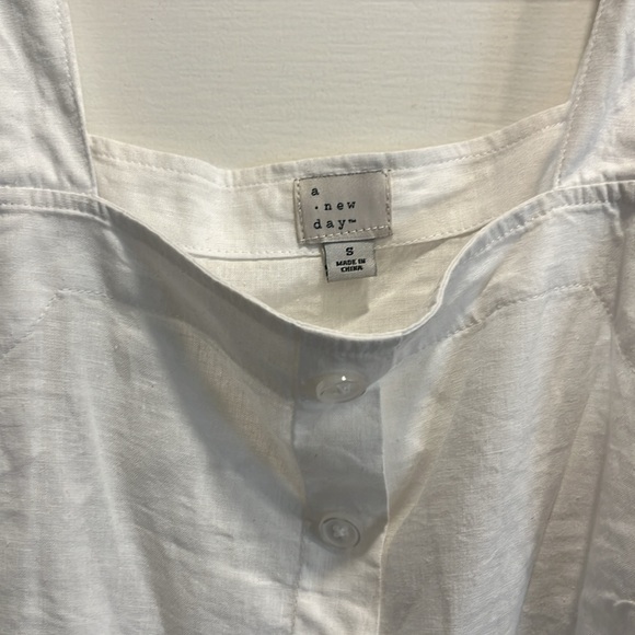 Cropped white tank. - Picture 2 of 3